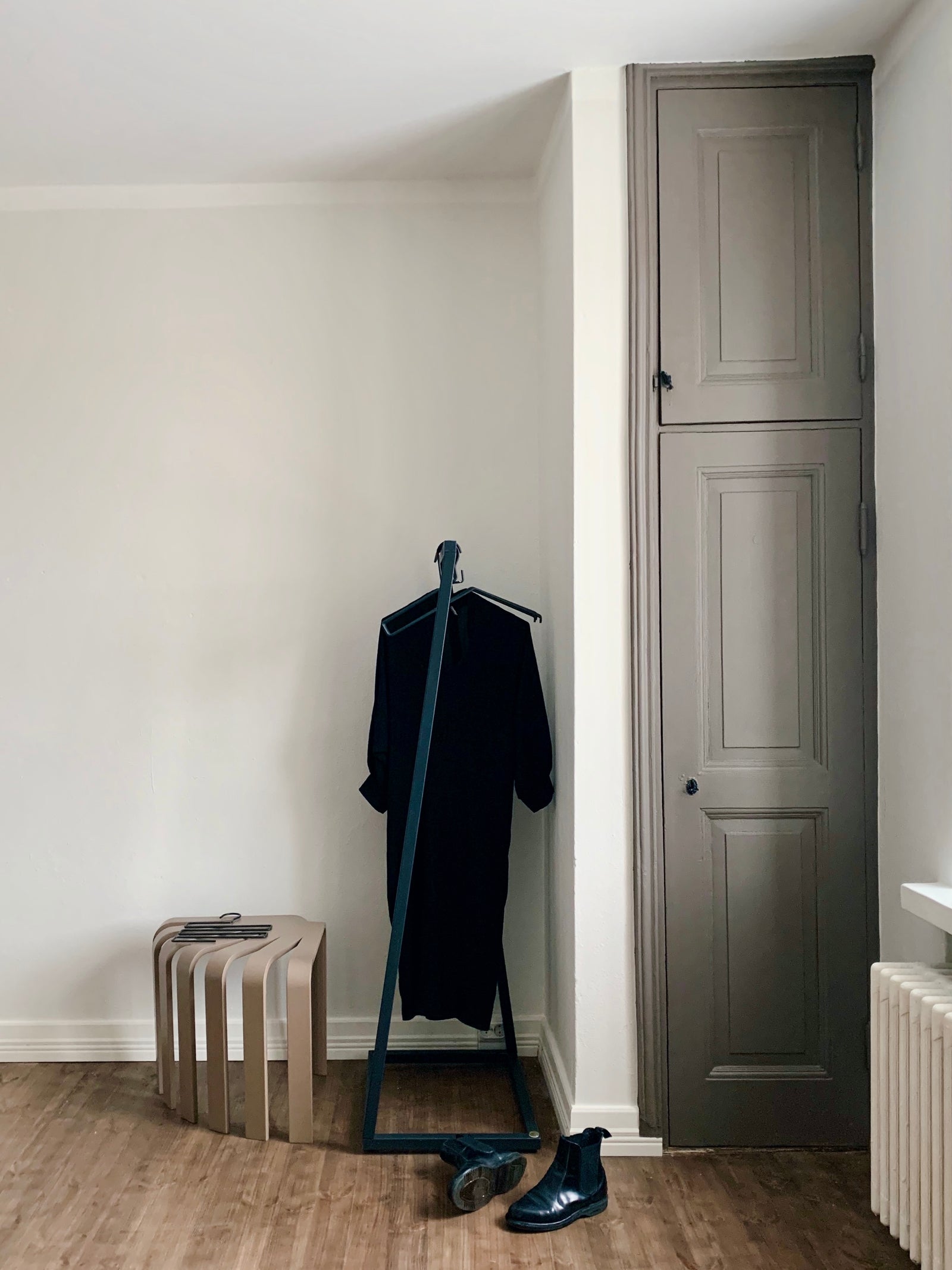 Coat stand for small spaces 2025